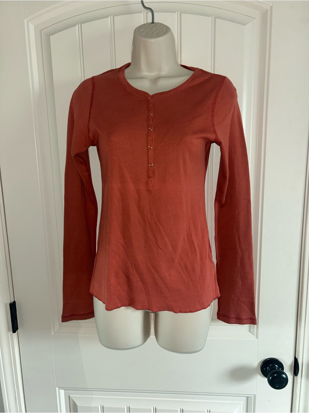 NEW Hard Tail Long-Sleeve Henley Top in Rust Snap Front Sz L